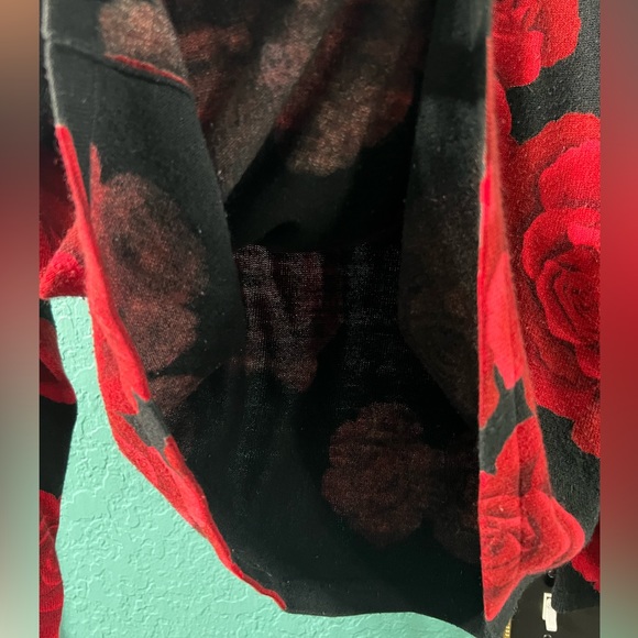 👑✅PRICE FIRM✅ Dress Barn Rose Pattern Sweater - Picture 5 of 11